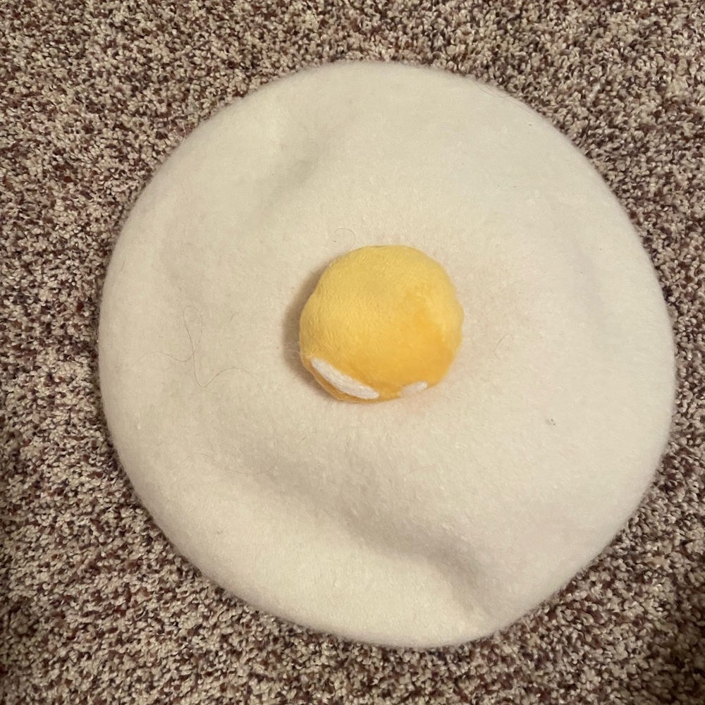 Egg-Inspired White Beret
